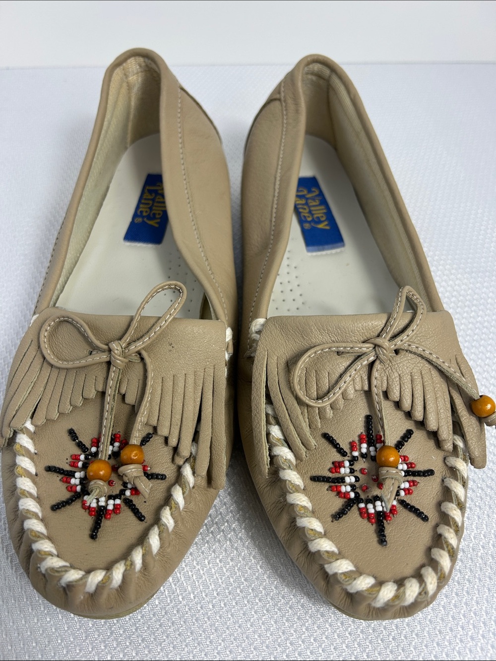 Valley Lane Women’s Size 9 Tan Leather Moccasins Flat Beaded Tassel Shoes